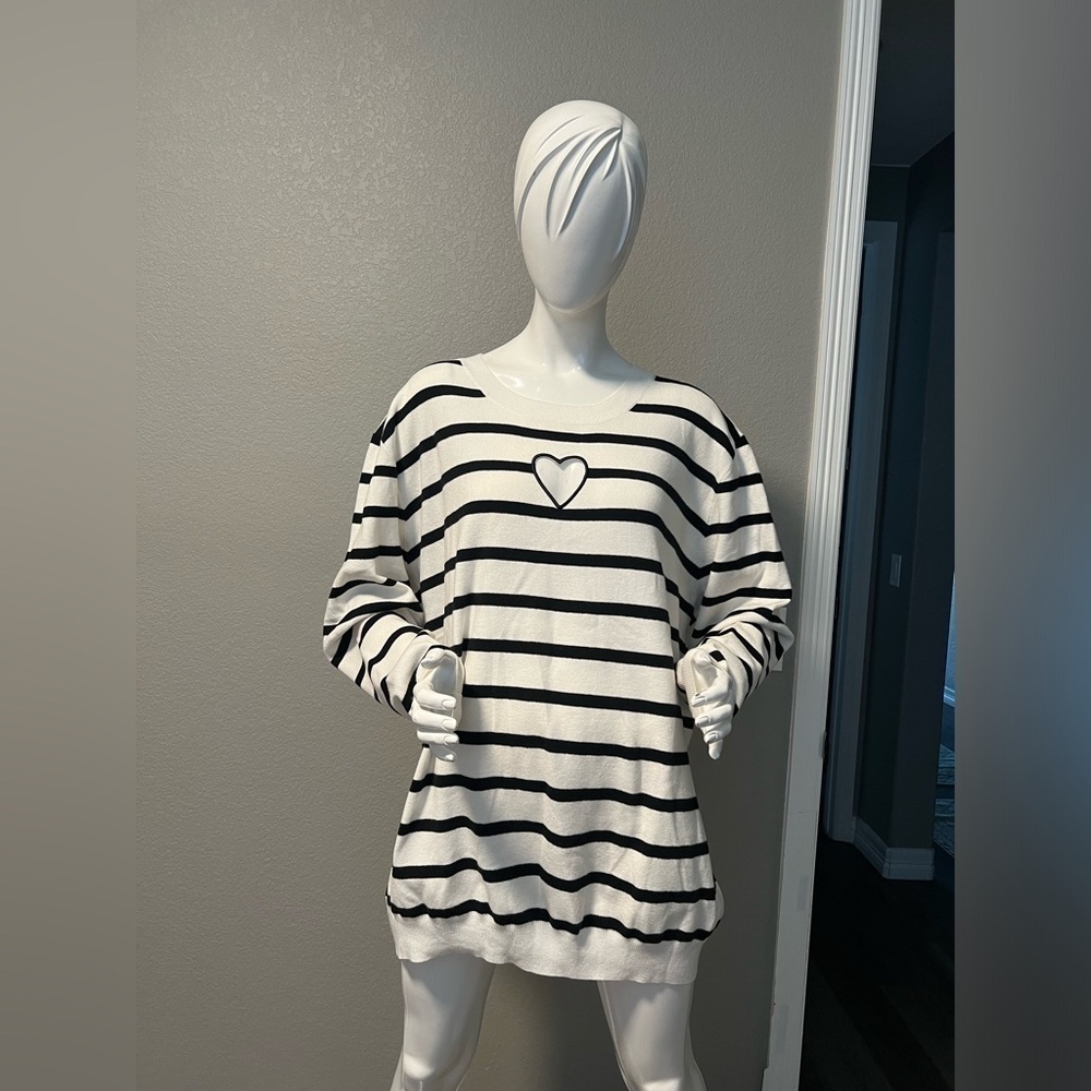NWT Supersoft Essentials Striped Heart Keyhole Mesh Pullover Size 22-24